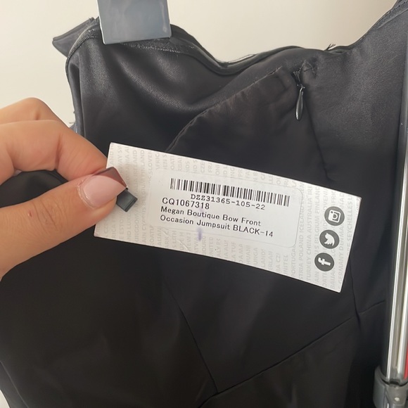 BOOHOO BLACK JUMPSUIT WITH BOW - Picture 5 of 5